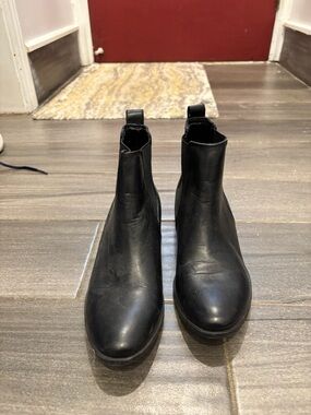 Steve Madden Black Leather Chelsea Ankle Boots